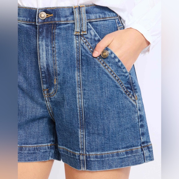 STUDIO BLUE
Clover High Rise Flared Short - Picture 2 of 4